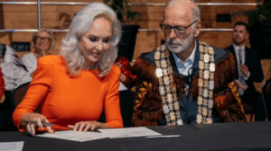 Image ATL tag: Mayor Wayne Brown and Deputy Mayor Desley Simpson speaking at APIA Green Light Auckland event
